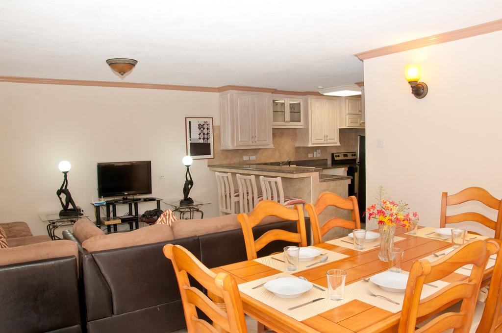 Sandy Bliss Condominiums Saint James Room photo