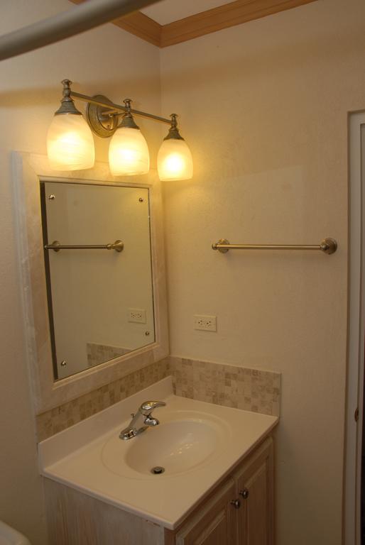 Sandy Bliss Condominiums Saint James Room photo