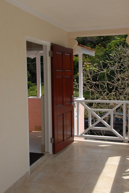 Sandy Bliss Condominiums Saint James Room photo